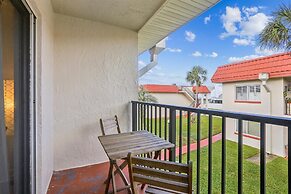 Beachside 2br/2ba Condo w/ Pool, Balcony & Boat Parking in St. Augusti