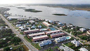 Beachside 2br/2ba Condo w/ Pool, Balcony & Boat Parking in St. Augusti