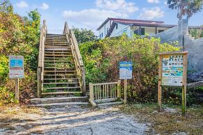 Beachside 2br/2ba Condo w/ Pool, Balcony & Boat Parking in St. Augusti