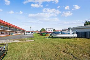 Beachside 2br/2ba Condo w/ Pool, Balcony & Boat Parking in St. Augusti