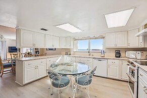 Oceanfront 3BR Condo: Gated, Breathtaking View