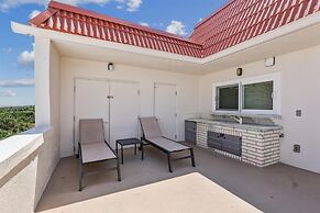 Oceanfront 3BR Condo: Gated, Breathtaking View