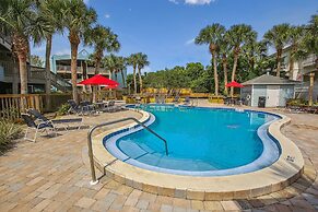 Chic Resort-style Condo, Beachfront & Pool View