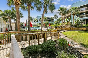 Chic Resort-style Condo, Beachfront & Pool View