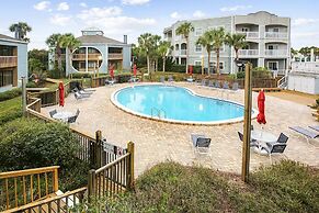 Chic Resort-style Condo, Beachfront & Pool View