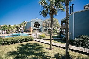 Chic Resort-style Condo, Beachfront & Pool View