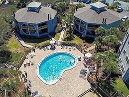 Chic Resort-style Condo, Beachfront & Pool View