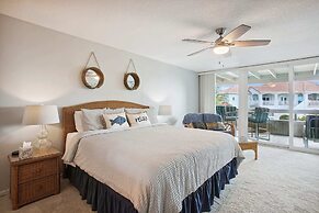 Luxe Oceanfront Retreat: St. Aug Hibiscus D202