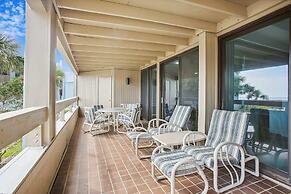 Luxe Oceanfront Retreat: St. Aug Hibiscus D202