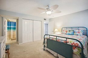 Luxe Oceanfront Retreat: St. Aug Hibiscus D202