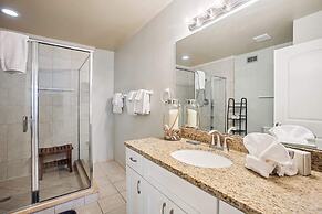 Luxe Oceanfront Retreat: St. Aug Hibiscus D202