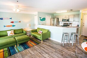 Seaside Haven: Stylish Condo, Garden Views