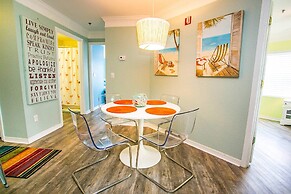 Seaside Haven: Stylish Condo, Garden Views