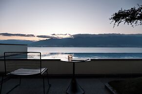 Dali Puyu VILLA Cliff Seaview Hotel