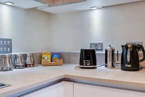Alder House Serviced Apt. Maidenhead
