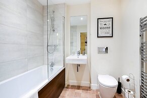 Alder House Serviced Apt. Maidenhead