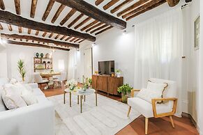 The Hidden Alley Apartment