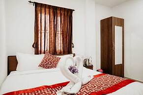 RD HOTEL ANNA STATUE