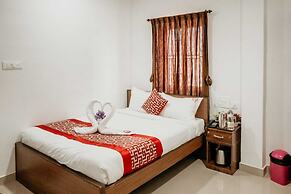 RD HOTEL ANNA STATUE