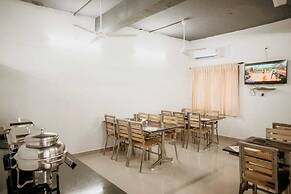 RD HOTEL ANNA STATUE