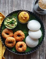 RD HOTEL ANNA STATUE