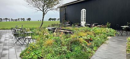 Seaside Retreat & Hotel