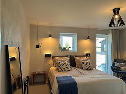 Seaside Retreat & Hotel