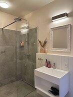 Seaside Retreat & Hotel