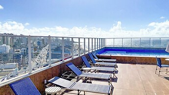 Flat Beira-mar com Varanda Piscina e Academia