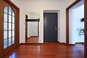One & Only Lake View Apartment in Central Como