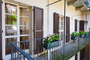 One & Only Lake View Apartment in Central Como