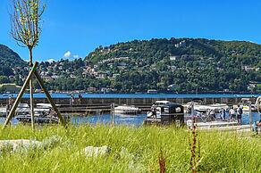 One & Only Lake View Apartment in Central Como