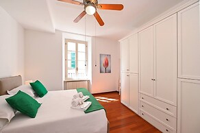 One & Only Lake View Apartment in Central Como
