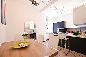 One & Only Lake View Apartment in Central Como