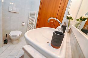 One & Only Lake View Apartment in Central Como