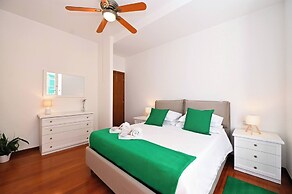 One & Only Lake View Apartment in Central Como