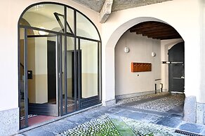 One & Only Lake View Apartment in Central Como