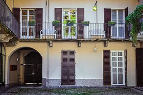 One & Only Lake View Apartment in Central Como