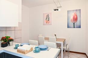 One & Only Lake View Apartment in Central Como