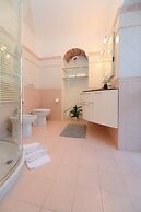 One & Only Lake View Apartment in Central Como