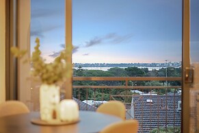 Spectacular Views South Perth1br