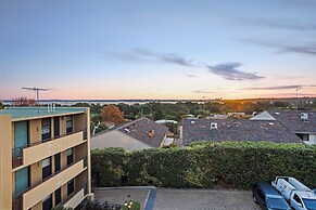 Spectacular Views South Perth1br