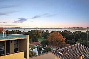 Spectacular Views South Perth1br