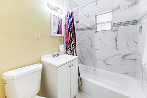 3 Mi to Dania Beach Pier: Convenient Apartment!