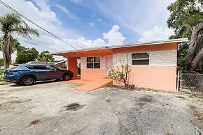3 Mi to Dania Beach Pier: Convenient Apartment!