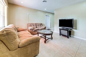 3 Mi to Dania Beach Pier: Convenient Apartment!