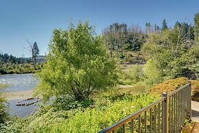 Prime Mckenzie River Gem: Sunroom + Views!
