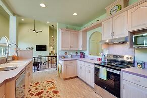 Prime Mckenzie River Gem: Sunroom + Views!