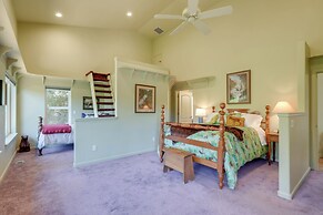 Prime Mckenzie River Gem: Sunroom + Views!