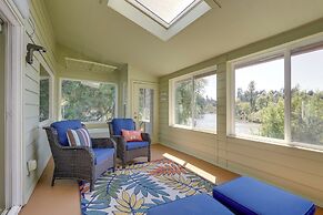 Prime Mckenzie River Gem: Sunroom + Views!